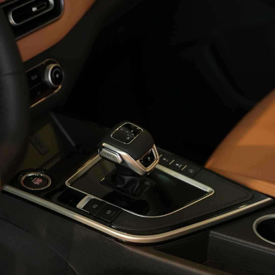 5 Interior 3 T5 MACH 1080x1080px_13_11zon